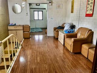 Siêu tập thể lò đúc 88m2 3pn, lô góc 3 thoáng, sân sau nhà mái che 70m2, ô tô đỗ chân cầu thang