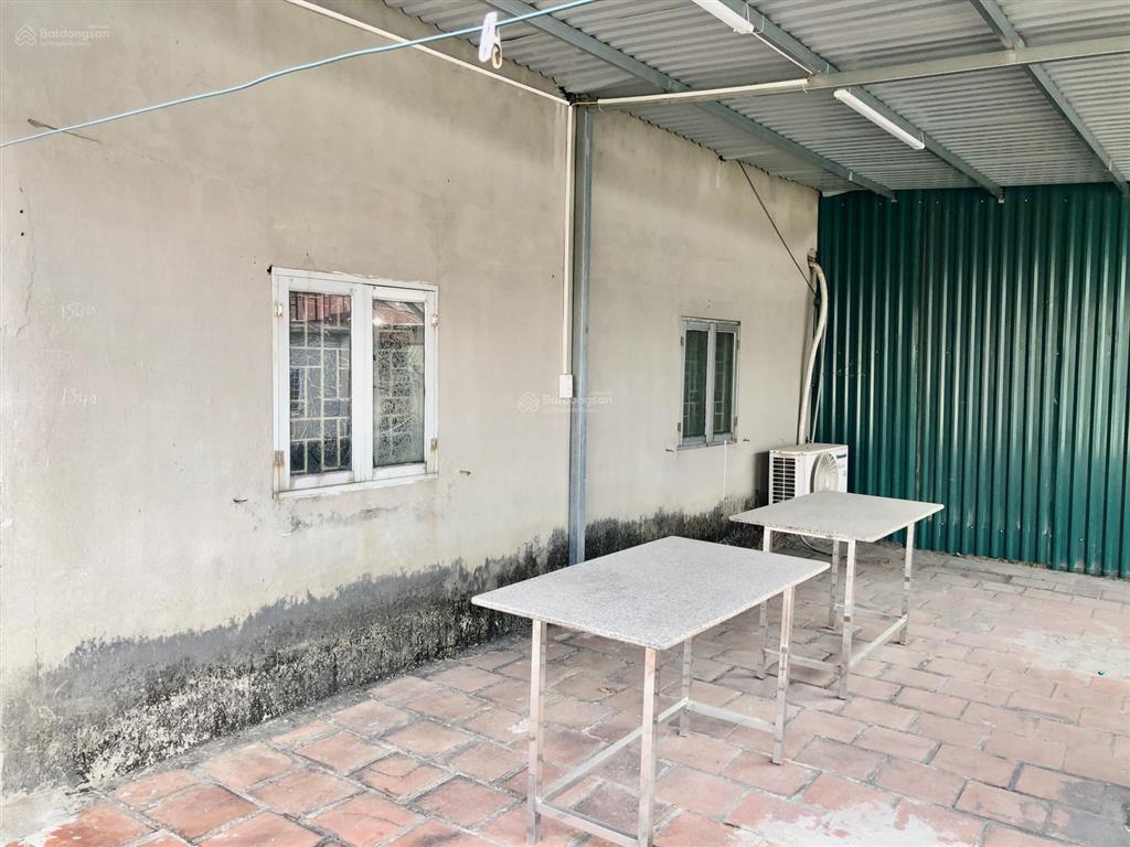Siêu tập thể lò đúc 88m2 3pn, lô góc 3 thoáng, sân sau nhà mái che 70m2, ô tô đỗ chân cầu thang