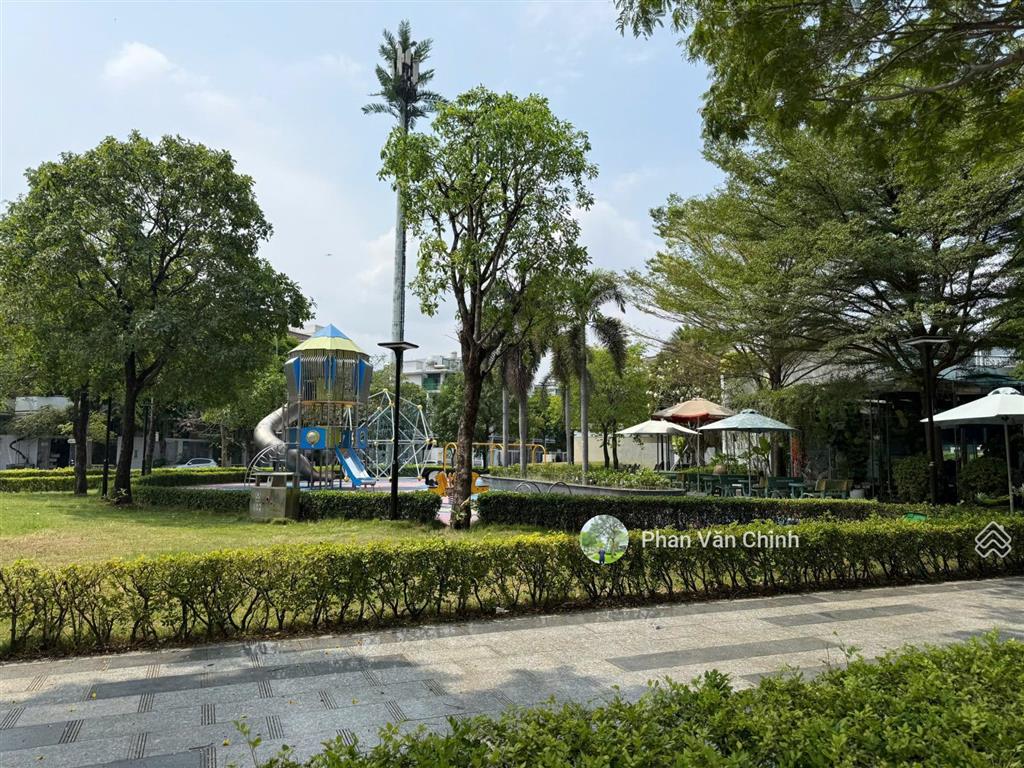 Bán nhà vạn phúc (5x20m) đối diện khu công viên, hồ bơi giá 23,5 tỉ tl