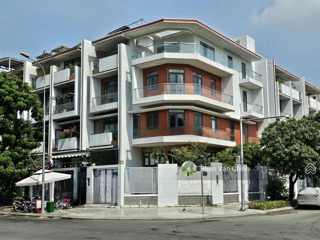 Bán nhà căn góc 2 mặt tiền đẹp nhất vạn phúc city, view công viên hồ bơi giá 35 tỉ