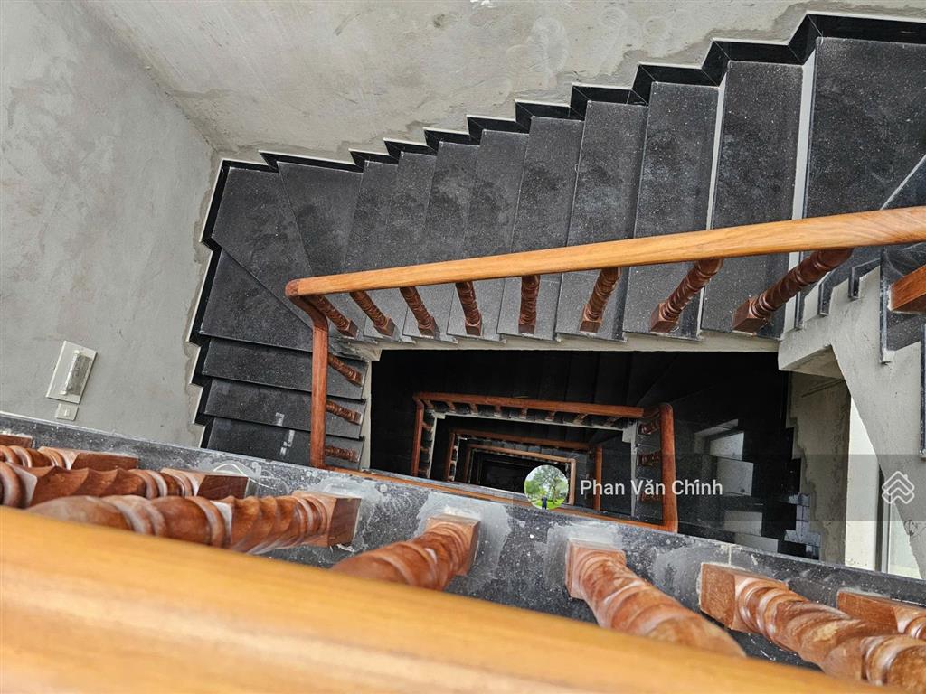 Bán nhà đường 39 khu phố đi bộ vạn phúc city (7x20m) có thang máy giá 33 tỷ