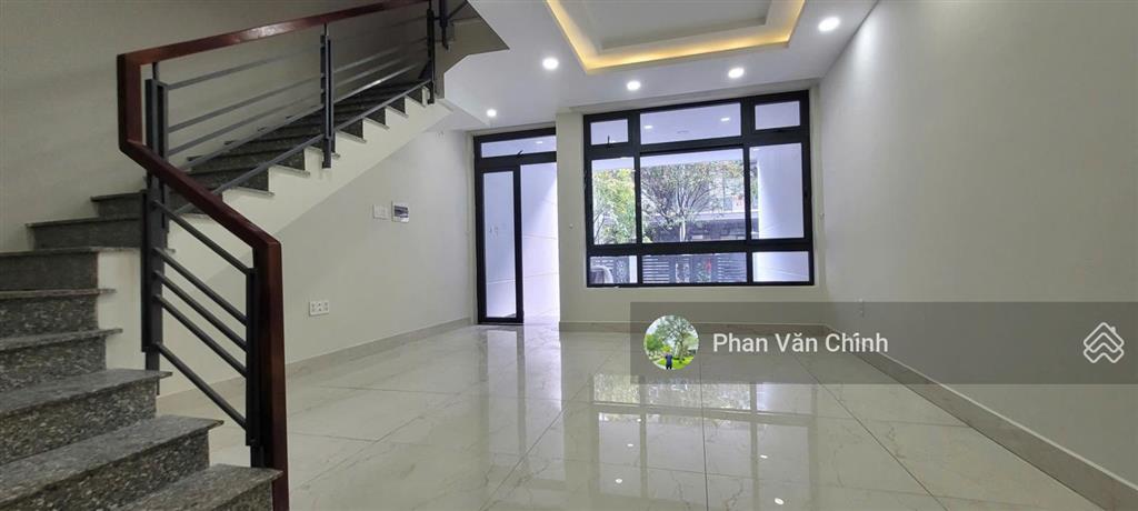 Bán nhà vạn phúc city (5x23= 115m2) hoàn thiện có thang máy, sổ hồng riêng, giá 21,5 tỉ