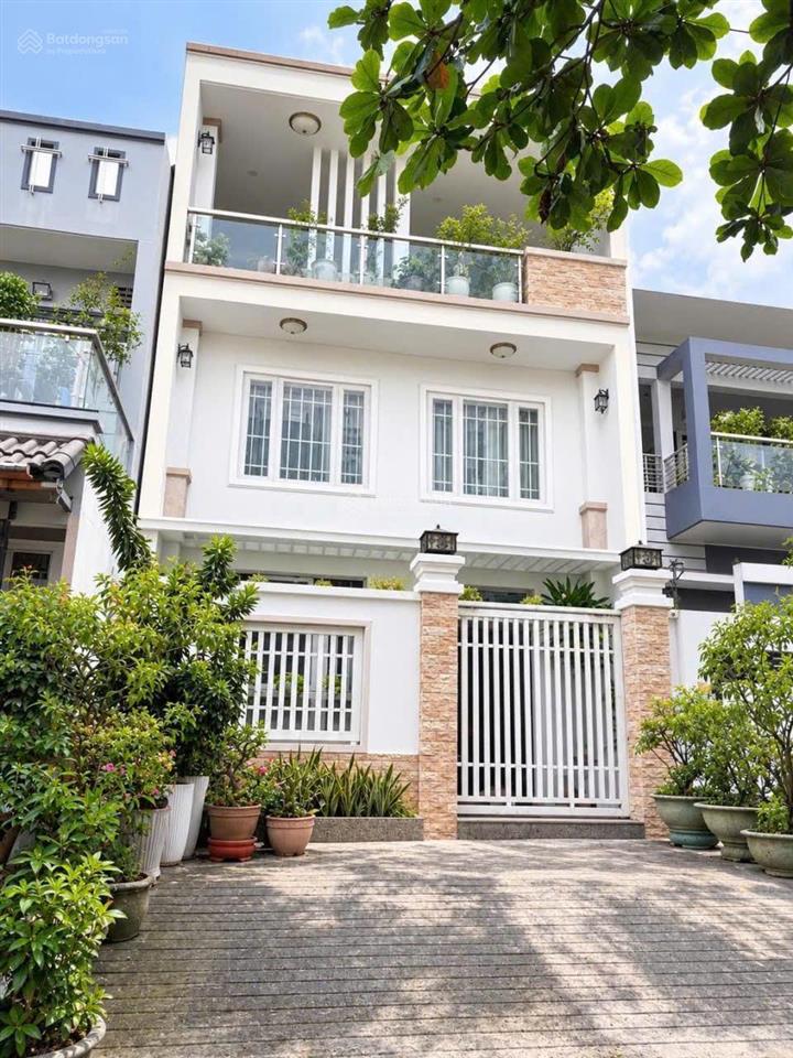 Biệt thự mini phường an lạc giáp tên lửa, quận 6  ngang lớn 6,5m * 18m.