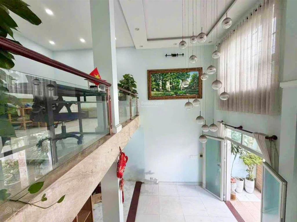 Biệt thự mini phường an lạc giáp tên lửa, quận 6  ngang lớn 6,5m * 18m.