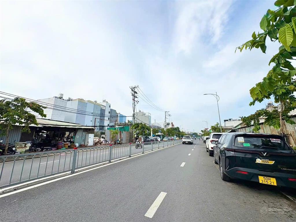 Chủ giảm giá chốt gấp đất nở hậu 100m gần aeon mall bình tân chỉ nhỉnh 5 tỷ