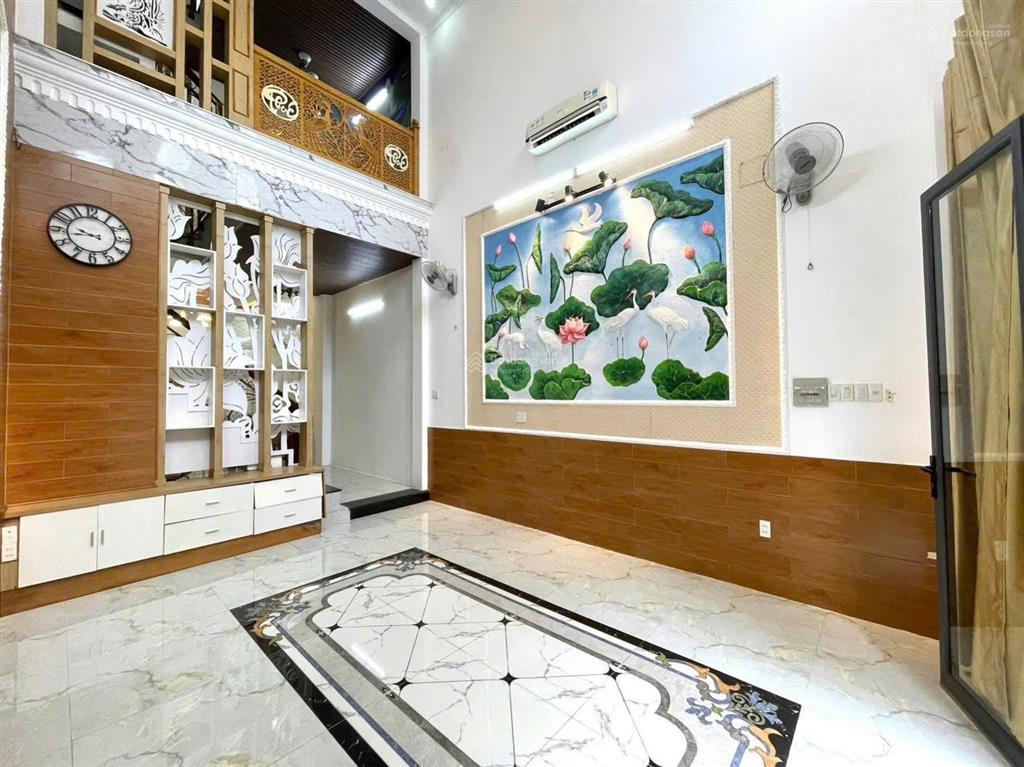 Bán gấp 4 tỷ 200. nhà trung tâm bình thạnh 74,2m2. hẻm 5m thông, xây 5 tầng. gần hutech, bà chiểu