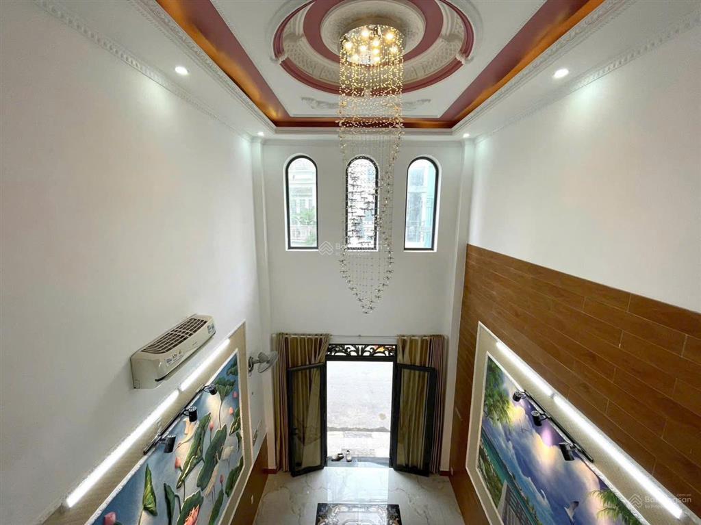Bán gấp 4 tỷ 200. nhà trung tâm bình thạnh 74,2m2. hẻm 5m thông, xây 5 tầng. gần hutech, bà chiểu