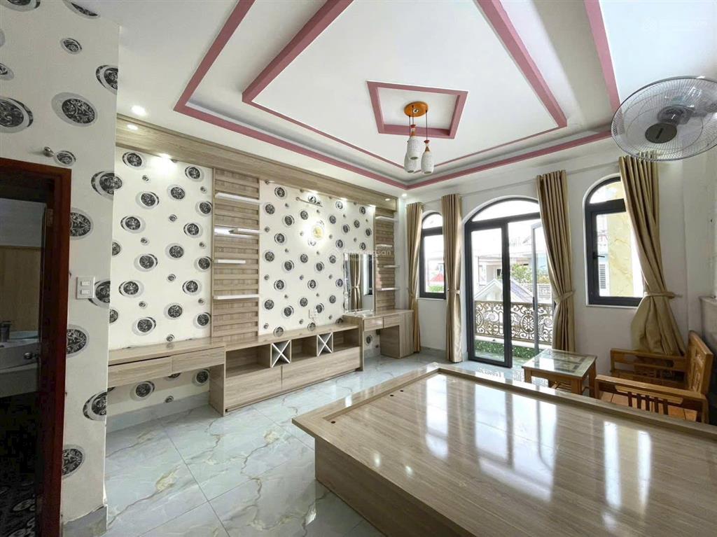 Bán gấp 4 tỷ 200. nhà trung tâm bình thạnh 74,2m2. hẻm 5m thông, xây 5 tầng. gần hutech, bà chiểu