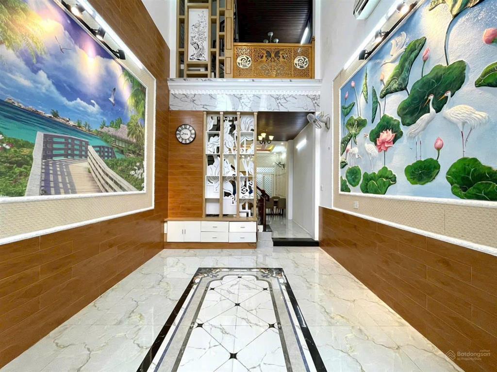 Bán gấp 4 tỷ 200. nhà trung tâm bình thạnh 74,2m2. hẻm 5m thông, xây 5 tầng. gần hutech, bà chiểu