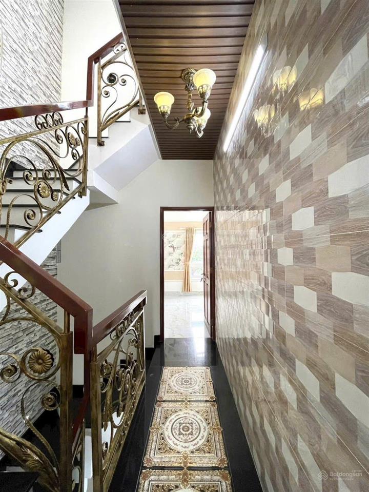 Bán gấp 4 tỷ 200. nhà trung tâm bình thạnh 74,2m2. hẻm 5m thông, xây 5 tầng. gần hutech, bà chiểu