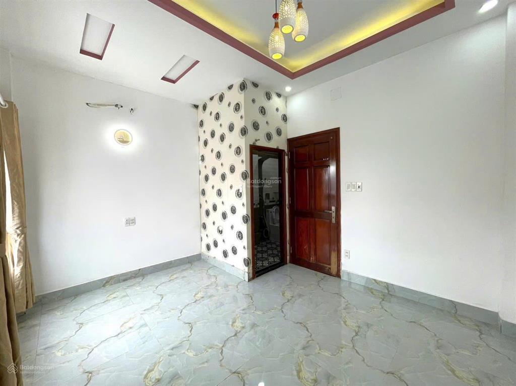 Bán gấp 4 tỷ 200. nhà trung tâm bình thạnh 74,2m2. hẻm 5m thông, xây 5 tầng. gần hutech, bà chiểu