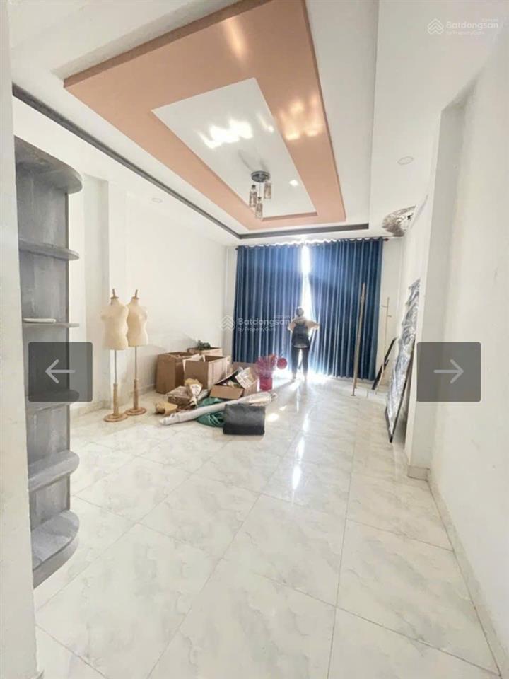 3,7 tỷ giảm còn 3 tỷ 450. nhà 67m2 trịnh đình trọng gần nhà thờ phú bình. xây 3 tầng đúc, sổ sẵn