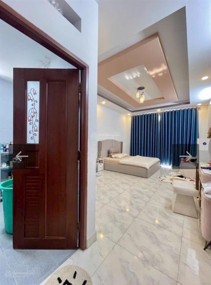 3,7 tỷ giảm còn 3 tỷ 450. nhà 67m2 trịnh đình trọng gần nhà thờ phú bình. xây 3 tầng đúc, sổ sẵn