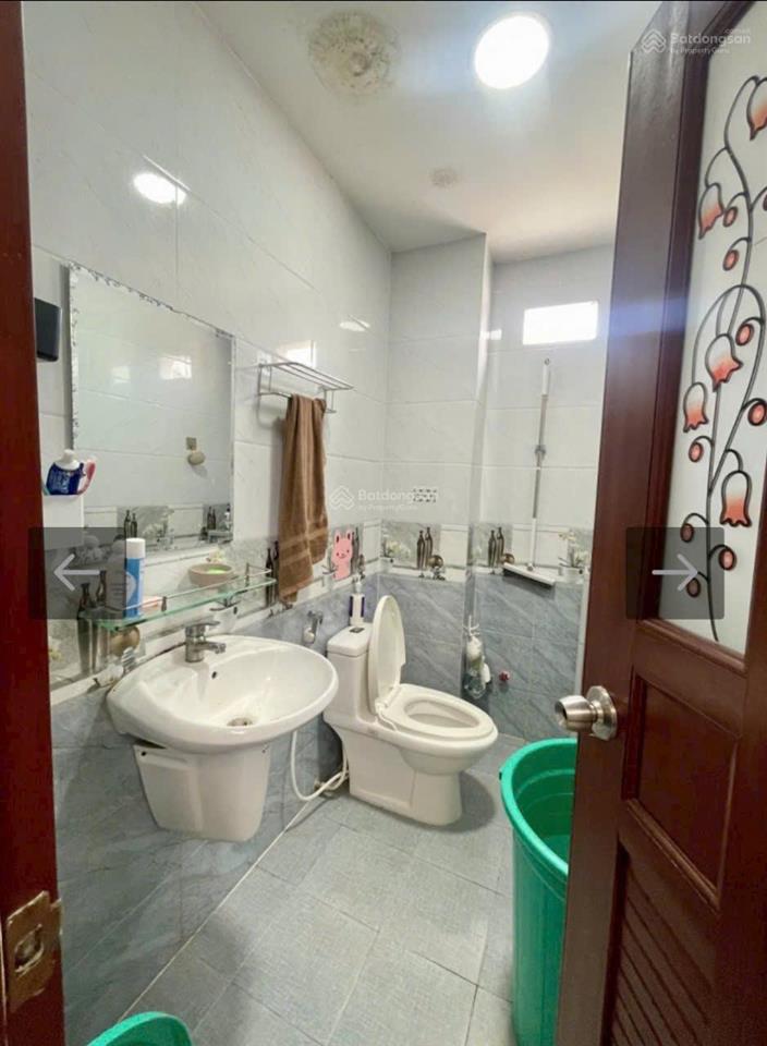 3,7 tỷ giảm còn 3 tỷ 450. nhà 67m2 trịnh đình trọng gần nhà thờ phú bình. xây 3 tầng đúc, sổ sẵn