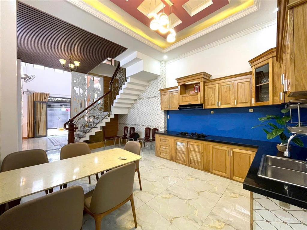 Nhà trung tâm bình thạnh 74,2m2. hẻm 5m thông, xây 5 tầng. gần hutech, bà chiểu
