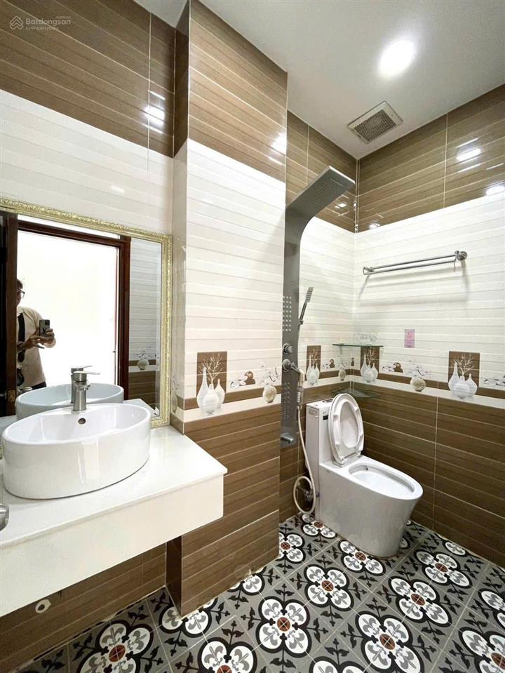 Nhà trung tâm bình thạnh 74,2m2. hẻm 5m thông, xây 5 tầng. gần hutech, bà chiểu