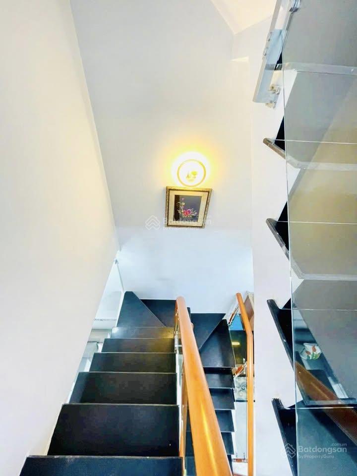 Nhà 40m² hẻm ô tô nam kỳ khởi nghĩa, q3  gần grand central. xây 4 tầng  4pn, giá chỉ 2 tỷ 230