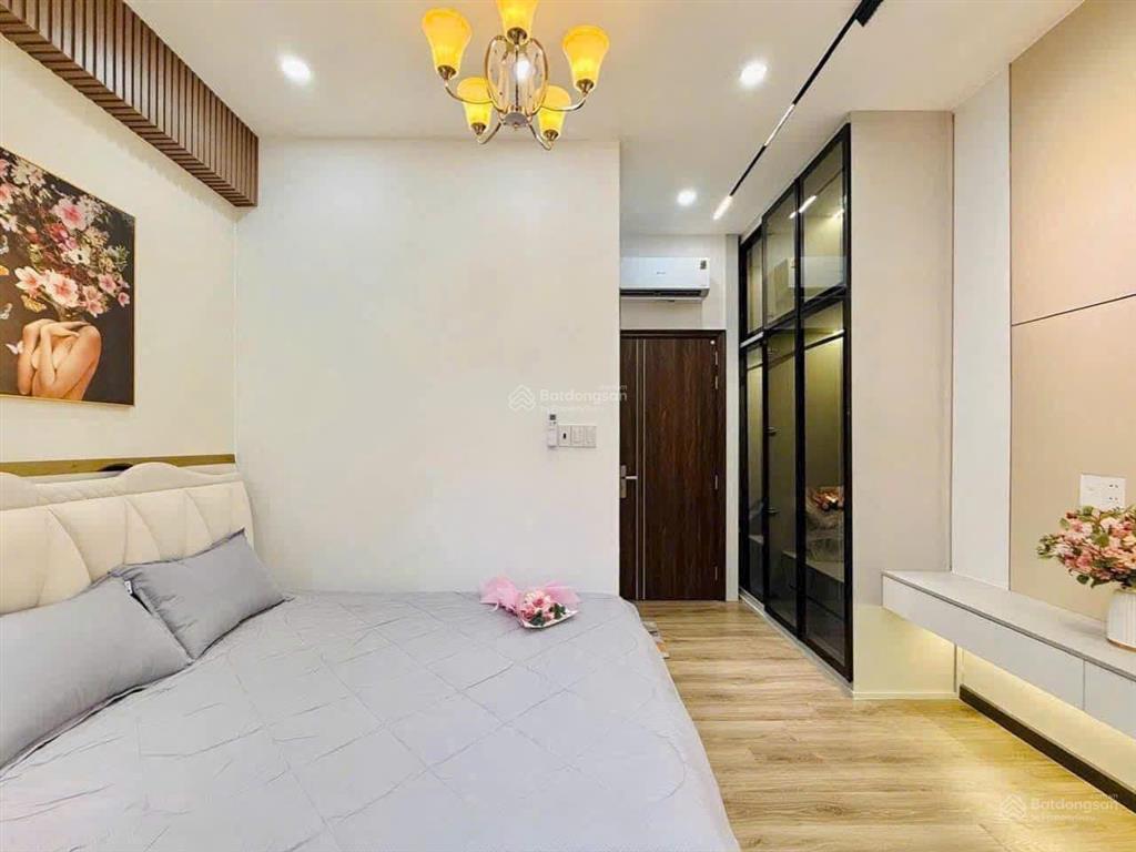 Bàn nhà q10 gần khu hà đô. dt 56m2 xây 4 tầng đúc. hẻm thông thoáng, oto vô tư