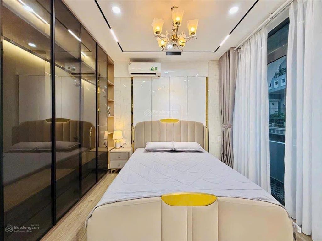 Bàn nhà q10 gần khu hà đô. dt 56m2 xây 4 tầng đúc. hẻm thông thoáng, oto vô tư