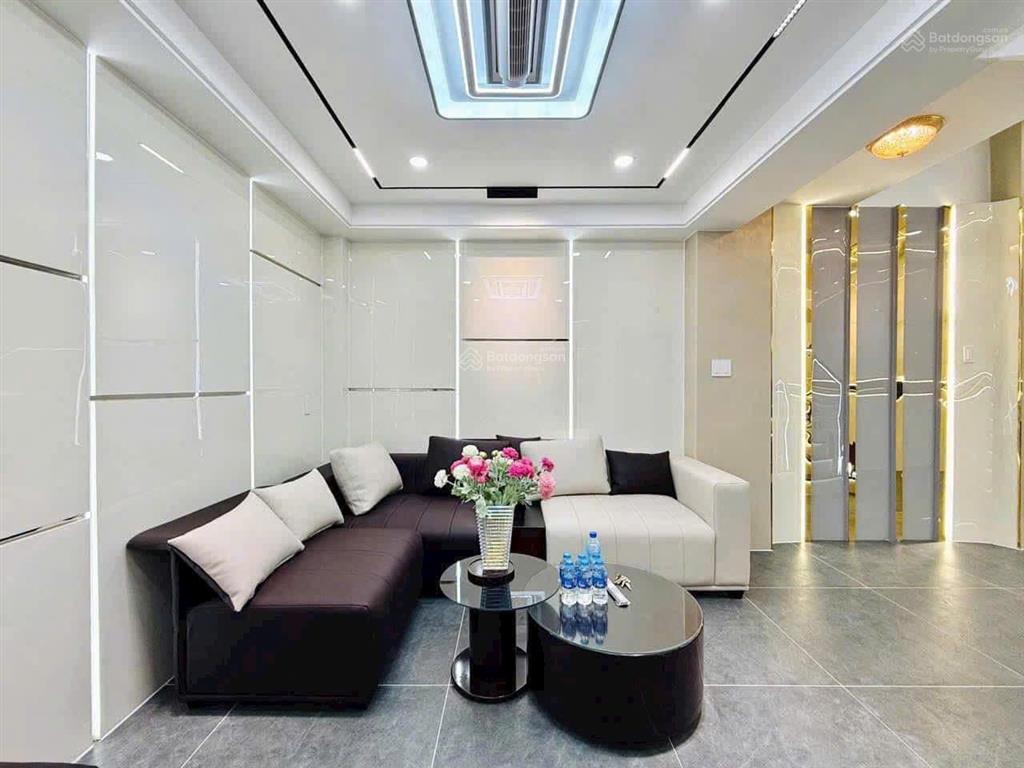 Bàn nhà q10 gần khu hà đô. dt 56m2 xây 4 tầng đúc. hẻm thông thoáng, oto vô tư