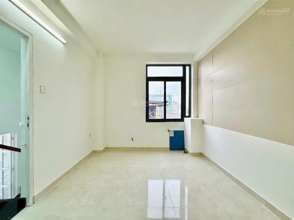 Bàn nhà q10 gần khu hà đô. dt 56m2 xây 4 tầng đúc. hẻm thông thoáng, oto vô tư