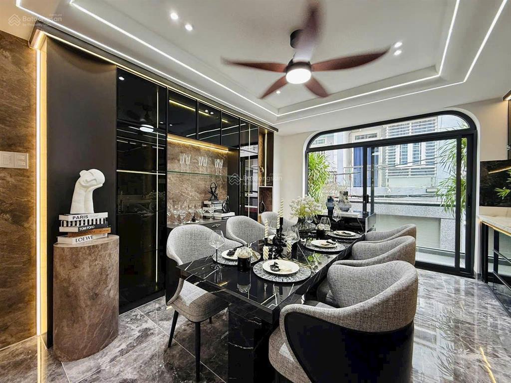 Chủ bán gấp 2,2 tỷ. nhà 42,3m2 gần vạn hạnh mall. xây 1 trệt 2 lầu  sân thượng, đường vô 5m