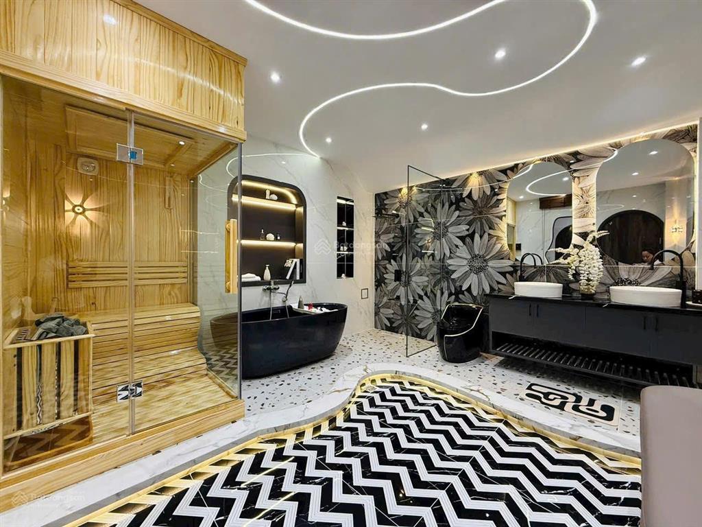 Chủ bán gấp 2,2 tỷ. nhà 42,3m2 gần vạn hạnh mall. xây 1 trệt 2 lầu  sân thượng, đường vô 5m