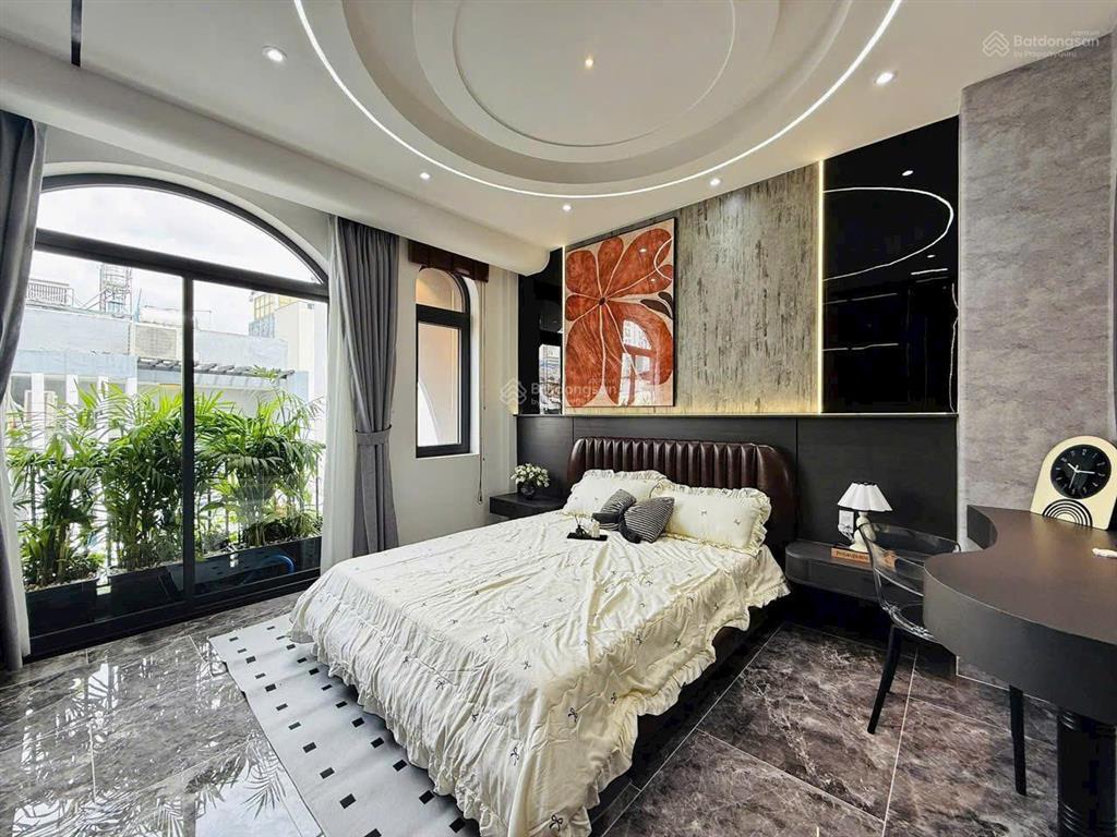 Chủ bán gấp 2,2 tỷ. nhà 42,3m2 gần vạn hạnh mall. xây 1 trệt 2 lầu  sân thượng, đường vô 5m