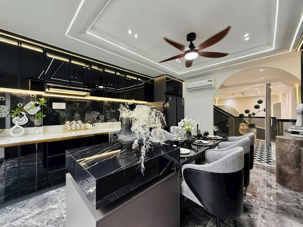 Chủ bán gấp 2,2 tỷ. nhà 42,3m2 gần vạn hạnh mall. xây 1 trệt 2 lầu  sân thượng, đường vô 5m