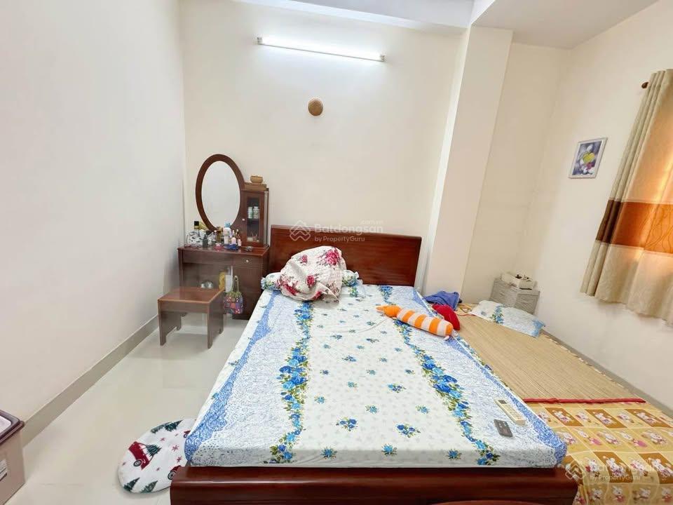 Hàng hiếm dưới 3 tỷ  quận 11. nhà 62m2 hồng bàng, gần chọ bình thới. xây 4 tầng đúc, sổ riêng