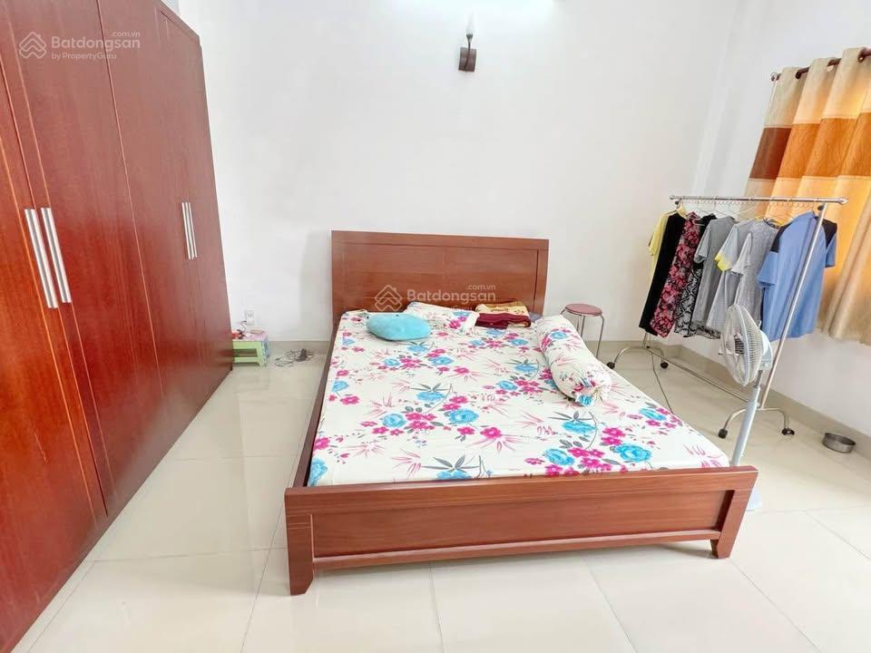 Hàng hiếm dưới 3 tỷ  quận 11. nhà 62m2 hồng bàng, gần chọ bình thới. xây 4 tầng đúc, sổ riêng
