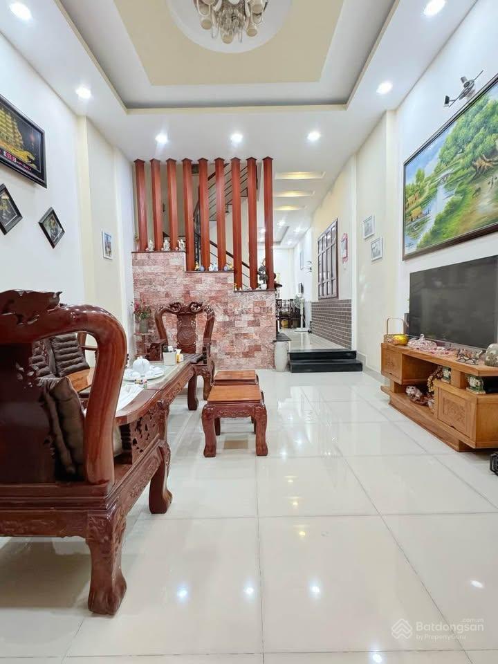 Hàng hiếm dưới 3 tỷ  quận 11. nhà 62m2 hồng bàng, gần chọ bình thới. xây 4 tầng đúc, sổ riêng