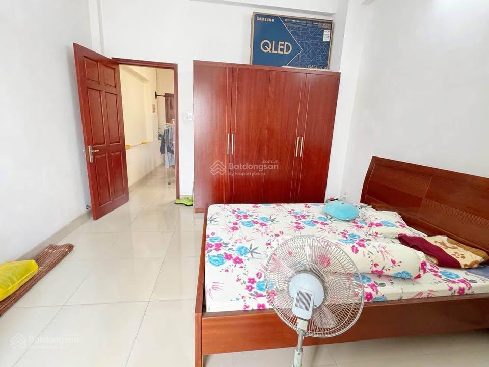 Hàng hiếm dưới 3 tỷ  quận 11. nhà 62m2 hồng bàng, gần chọ bình thới. xây 4 tầng đúc, sổ riêng