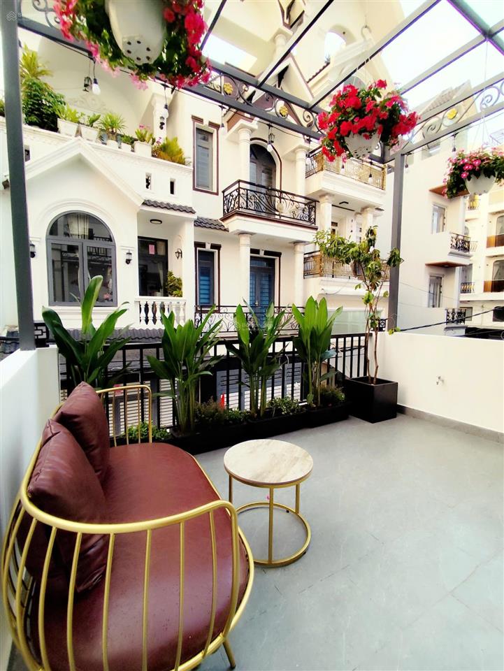 Nhà đầu đường phạm văn đồng gần sân bay, dt 63m2 xây 3 tầng, sổ riêng