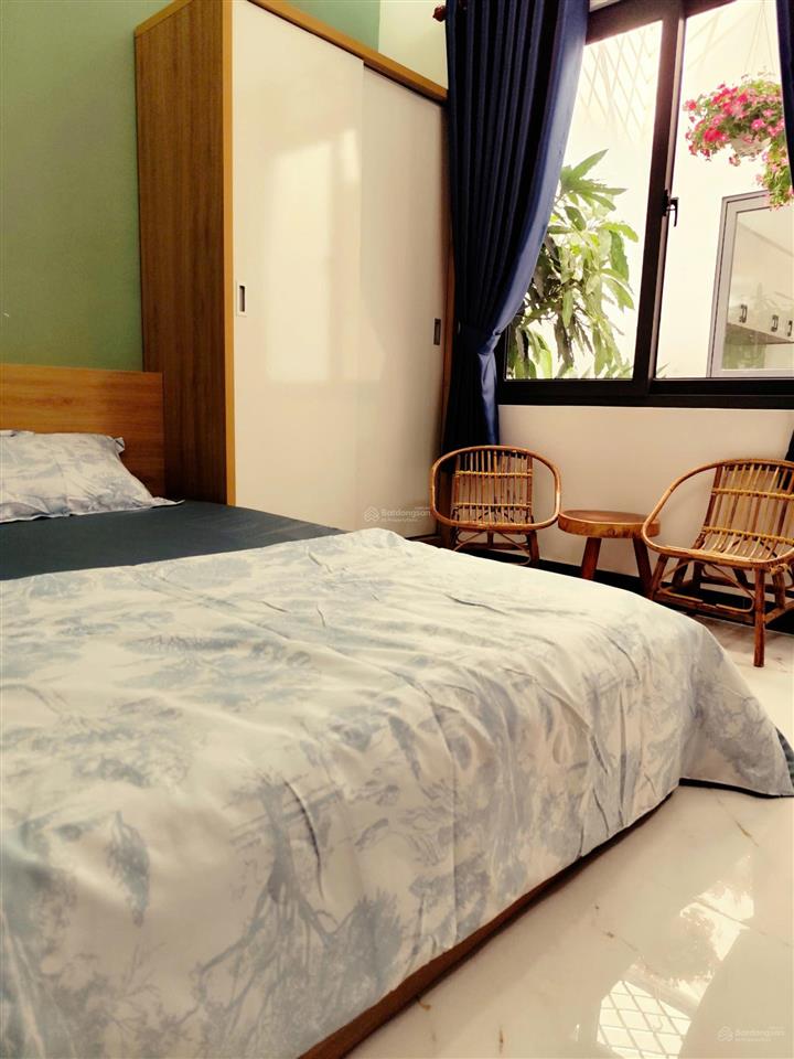 Nhà đầu đường phạm văn đồng gần sân bay, dt 63m2 xây 3 tầng, sổ riêng