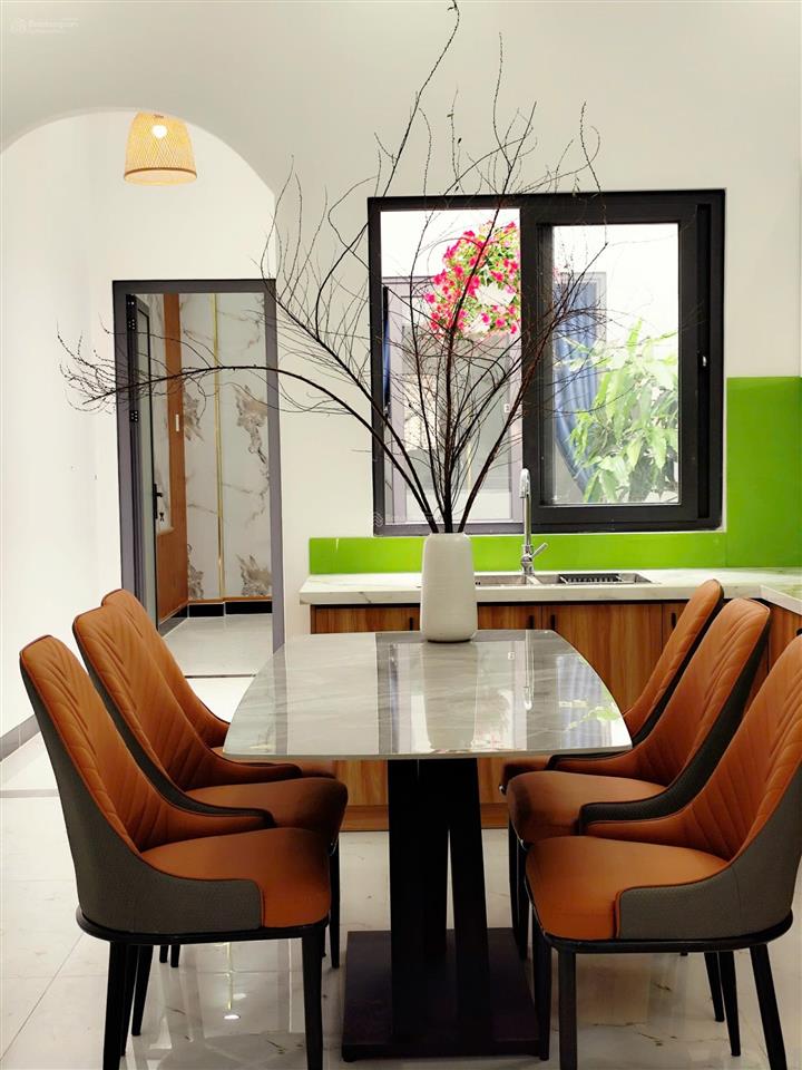 Nhà đầu đường phạm văn đồng gần sân bay, dt 63m2 xây 3 tầng, sổ riêng