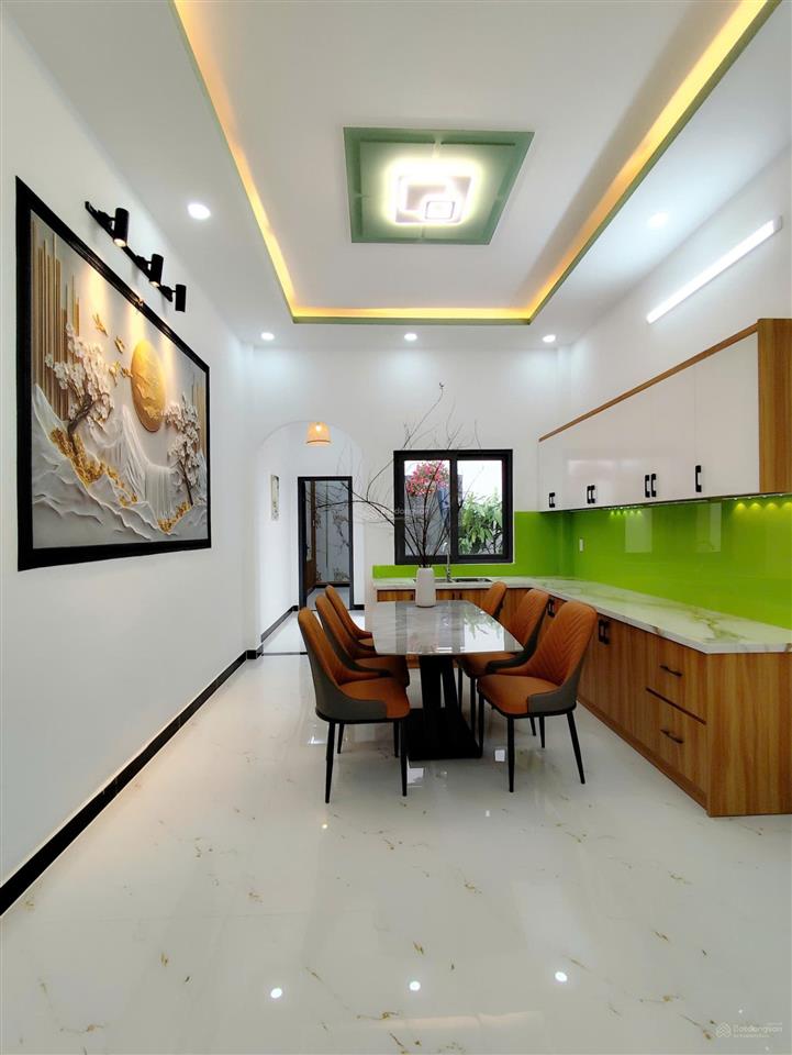 Nhà đầu đường phạm văn đồng gần sân bay, dt 63m2 xây 3 tầng, sổ riêng