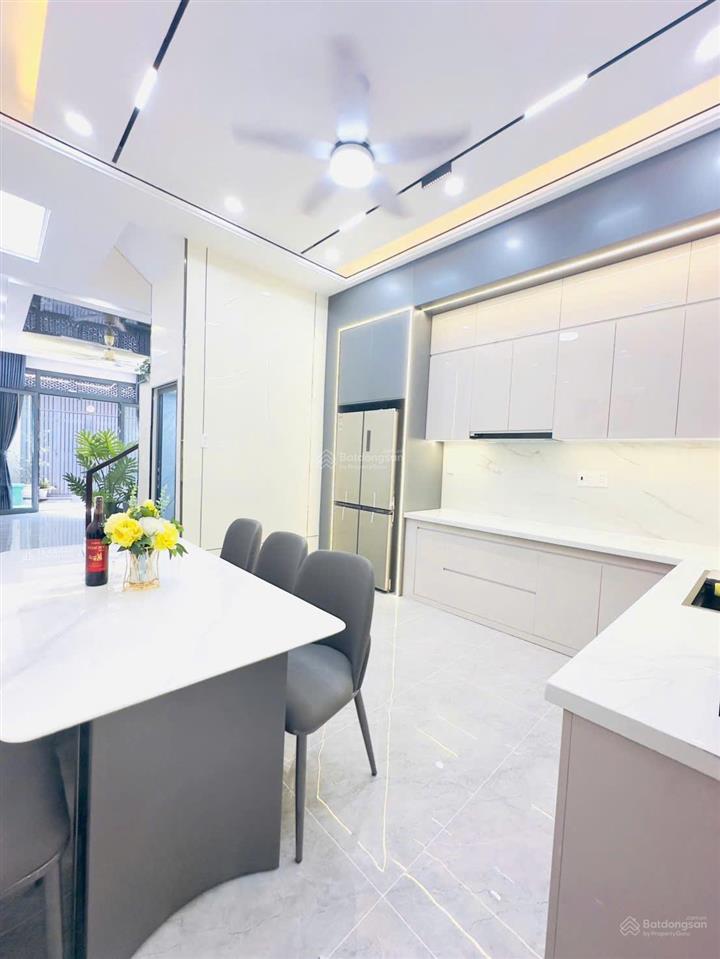 Nhà 59.6m2 lê quang định gần chợ gò vấp, xây 3 tầng, hẻm 6m, sổ hồng riêng