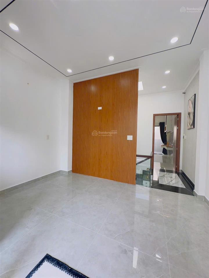 Nhà 59.6m2 lê quang định gần chợ gò vấp, xây 3 tầng, hẻm 6m, sổ hồng riêng