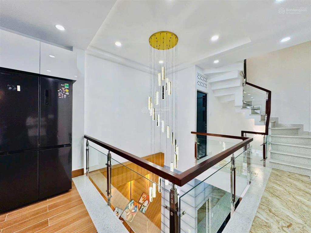 Chính chủ bán 2,4 tỷ. nhà gò vấp, với 52m2 lê đức thọ, xây 1 trệt 3 lầu hẻm 5m, sổ sẵn