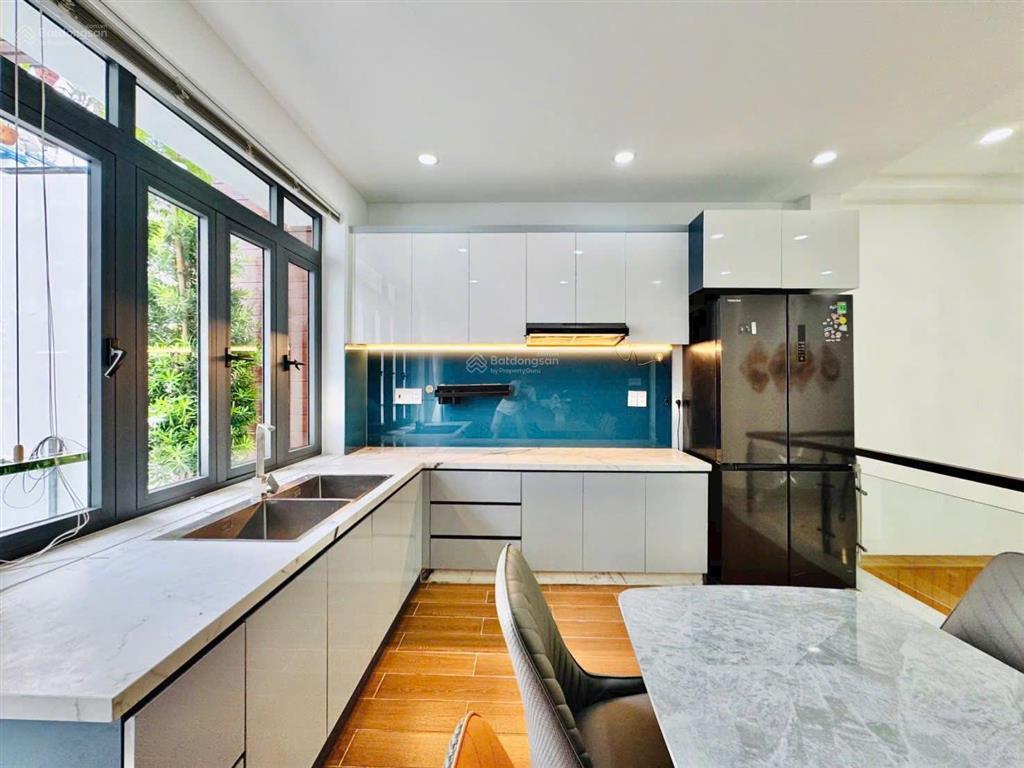 Chính chủ bán 2,4 tỷ. nhà gò vấp, với 52m2 lê đức thọ, xây 1 trệt 3 lầu hẻm 5m, sổ sẵn