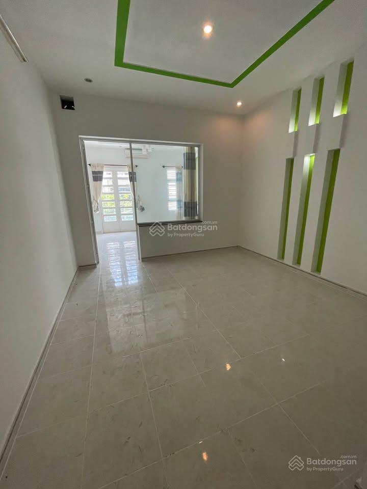 Kẹt vốn bán nhanh 3,2 tỷ. nhà 68,2m² xây 1 trệt 2 lầu, sau giga mall thủ đức. hẻm 6m, sổ sẵn