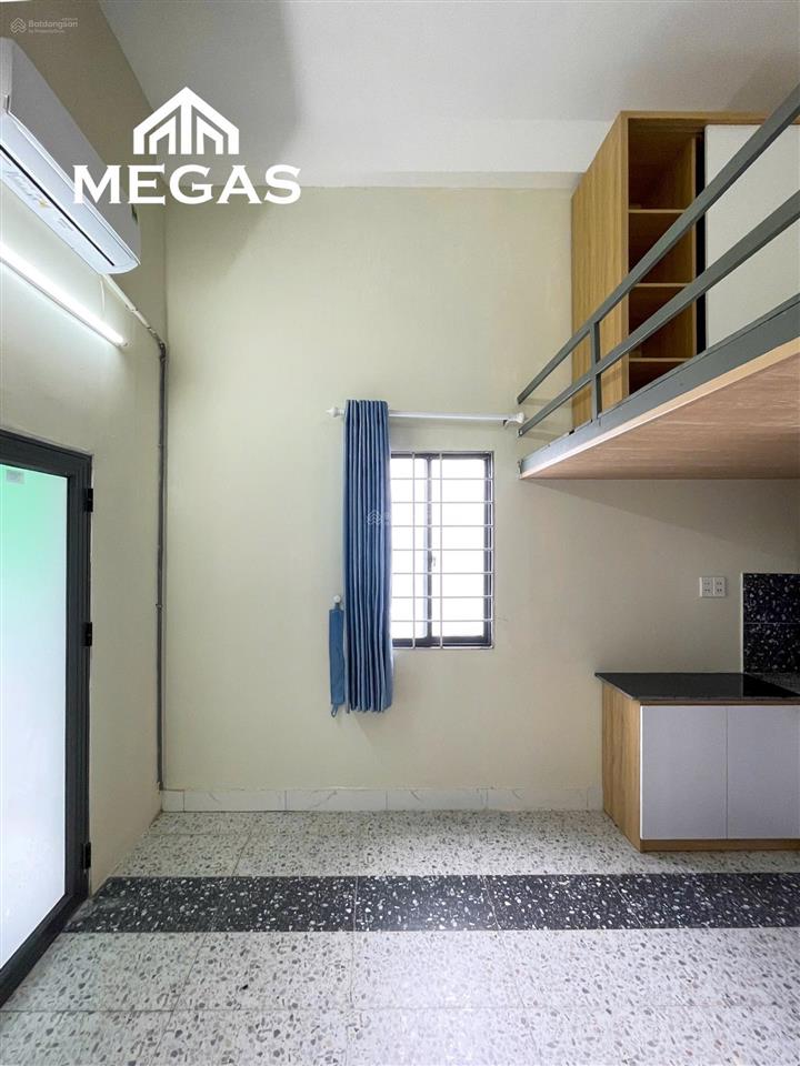 Phòng cửa sổ trời ngay đỗ xuân hợp  dương đình hội