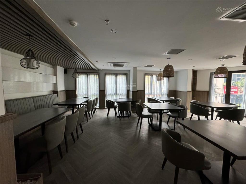 Cho thuê nhà lô góc mặt phố thái hà, đống đa 80m² x 3 tầng, mặt tiền rộng 18m, giá 80 triệu/tháng