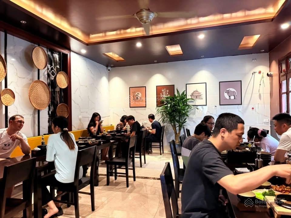 Cho thuê mbkd khu vực lê đức thọ, 100m2 x 3 tầng, mặt tiền 7m, vỉa hè rộng, giá thuê 50 triệu