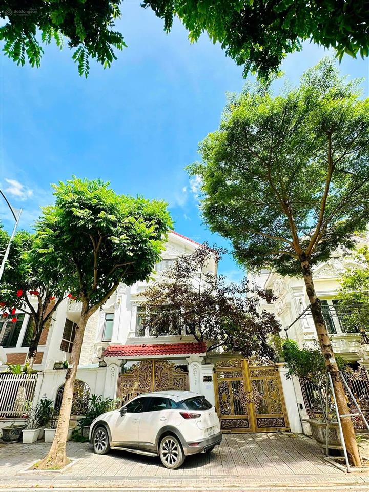 Cần cho thuê biệt thự khu hoàng quán chi, quận cầu giấy, 200m x 4 tầng, mt 20m, có chỗ để xe rộng
