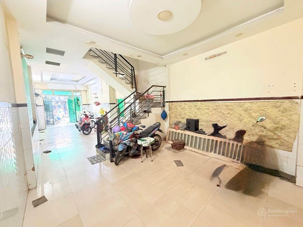Nhà 5 tầng ngay chợ ông hoàng hẻm 8m thông lý thường kiệt lạc long quân