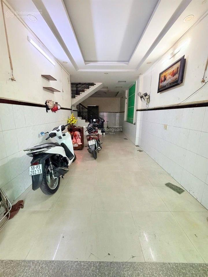 Nhà 5 tầng ngay chợ ông hoàng hẻm 8m thông lý thường kiệt lạc long quân
