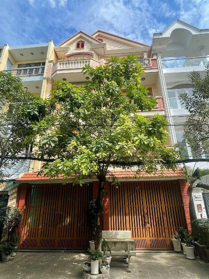 Nhà mặt tiền khu tên lửa  8 x 20. được gia chủ chia thành 2 căn 2 số riêng biệt.