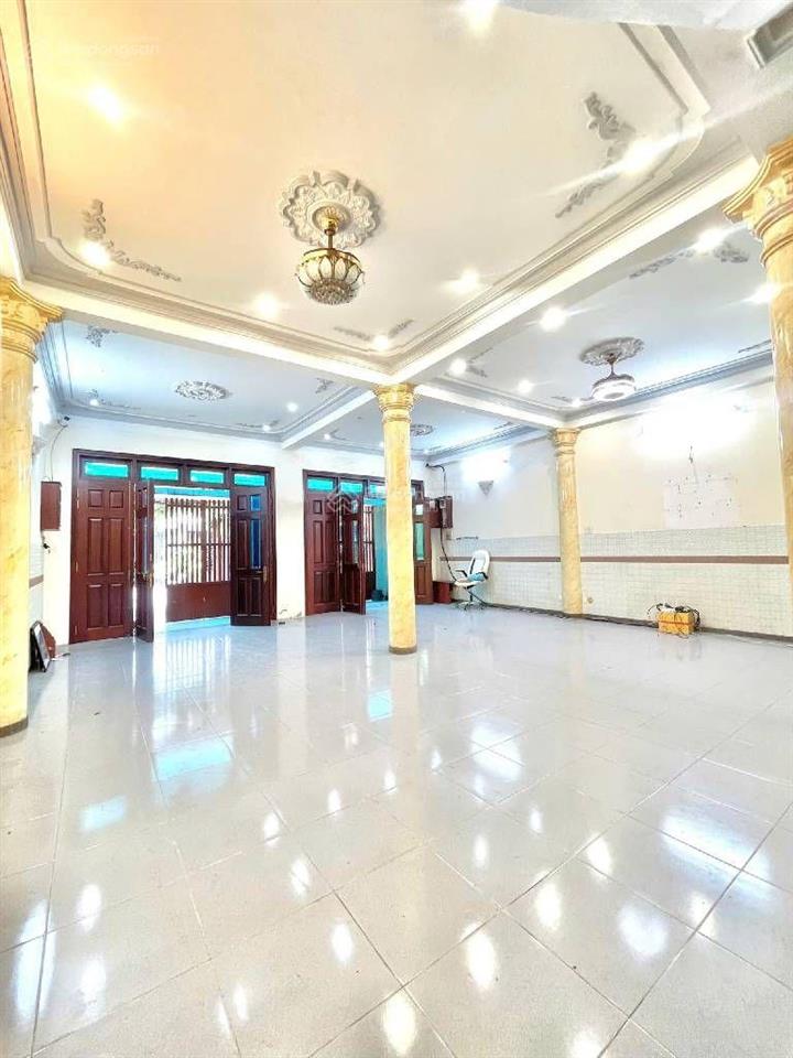 Nhà mặt tiền khu tên lửa  8 x 20. được gia chủ chia thành 2 căn 2 số riêng biệt.
